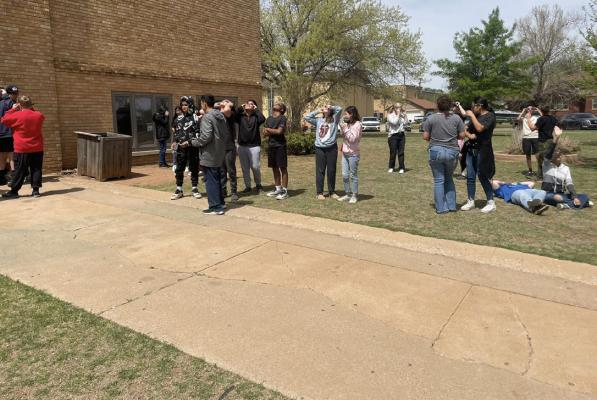 Frederick students watch eclipse